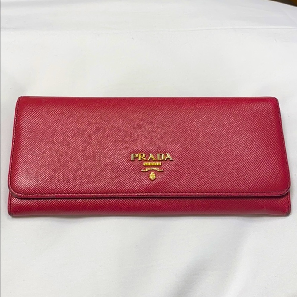 Prada Wallet (magenta)